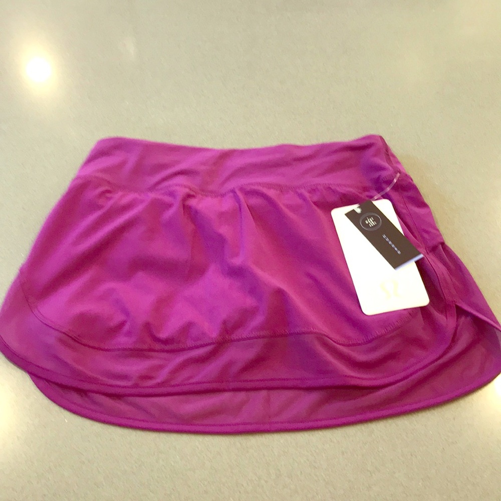 New but NO TAG ~ Lululemon Hotty Hot Skirt so 4